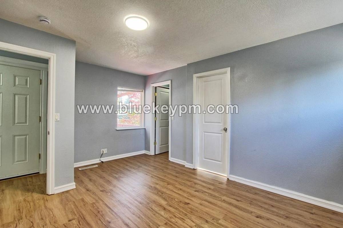 House for rent at 12220 SE Mill St, Portland, OR 97233