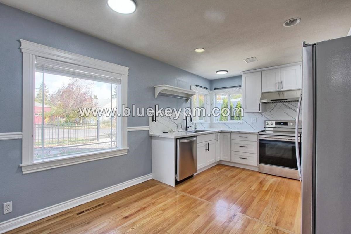 House for rent at 12220 SE Mill St, Portland, OR 97233