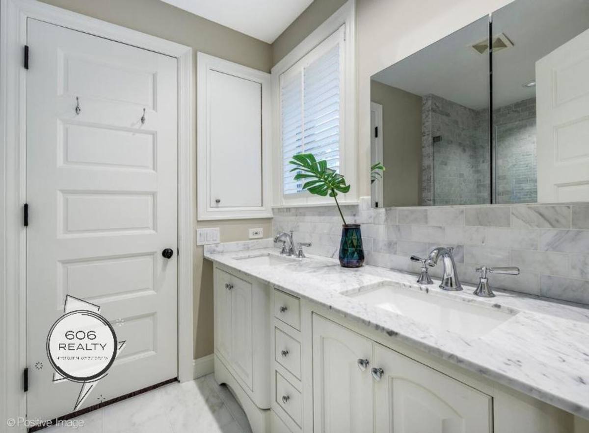 Apartment for rent at 1352 N La Salle St, Chicago, IL 60610