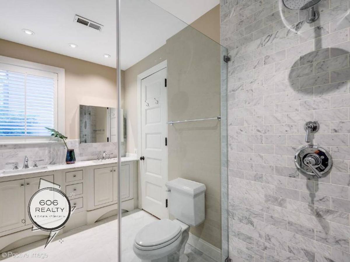 Apartment for rent at 1352 N La Salle St, Chicago, IL 60610