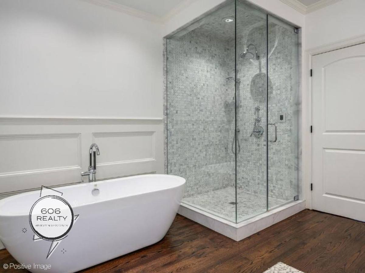 Apartment for rent at 1352 N La Salle St, Chicago, IL 60610