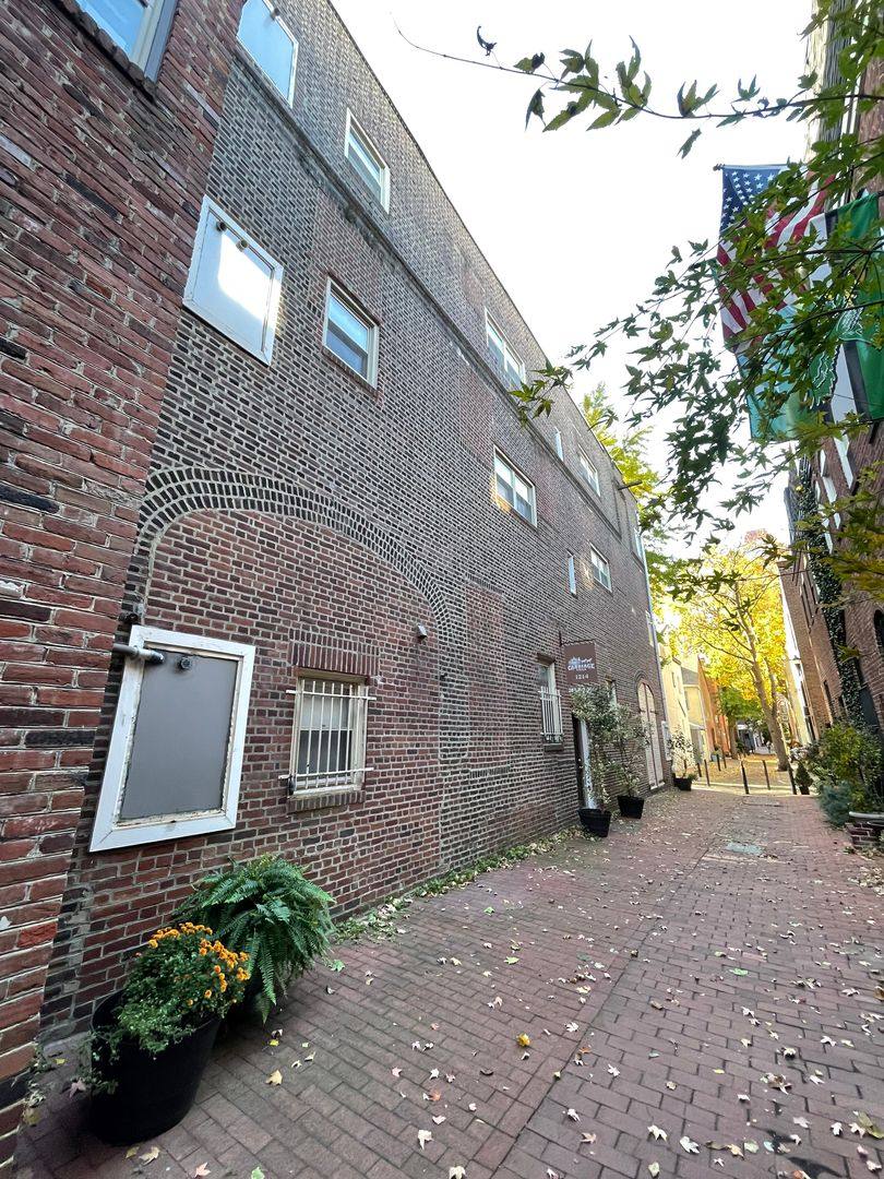 Apartment for rent at 1214 Waverly Walkway, Philadelphia, PA 19147