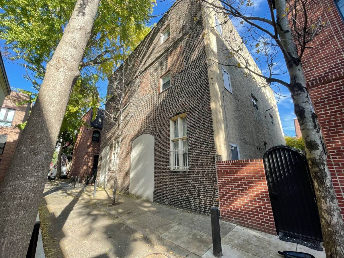 Apartment for rent at 1214 Waverly Walkway, Philadelphia, PA 19147