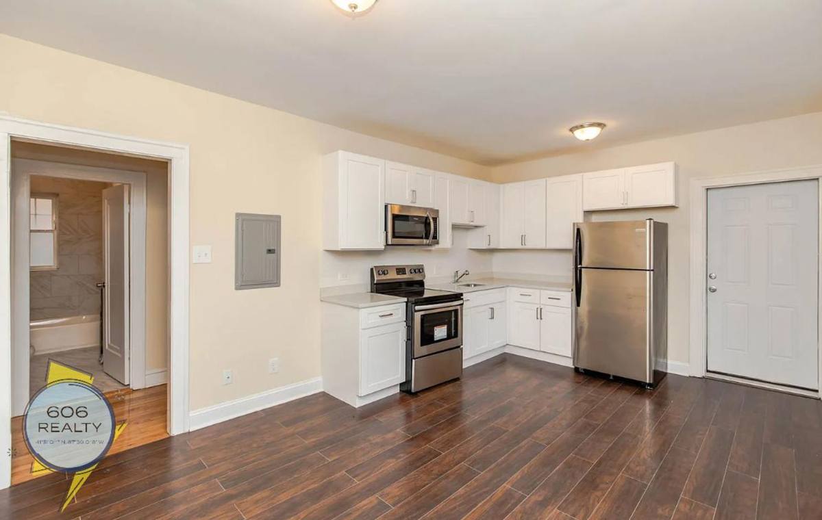 Apartment for rent at 1941 S Kenilworth - 6839-6843 W, Berwyn, IL 60402