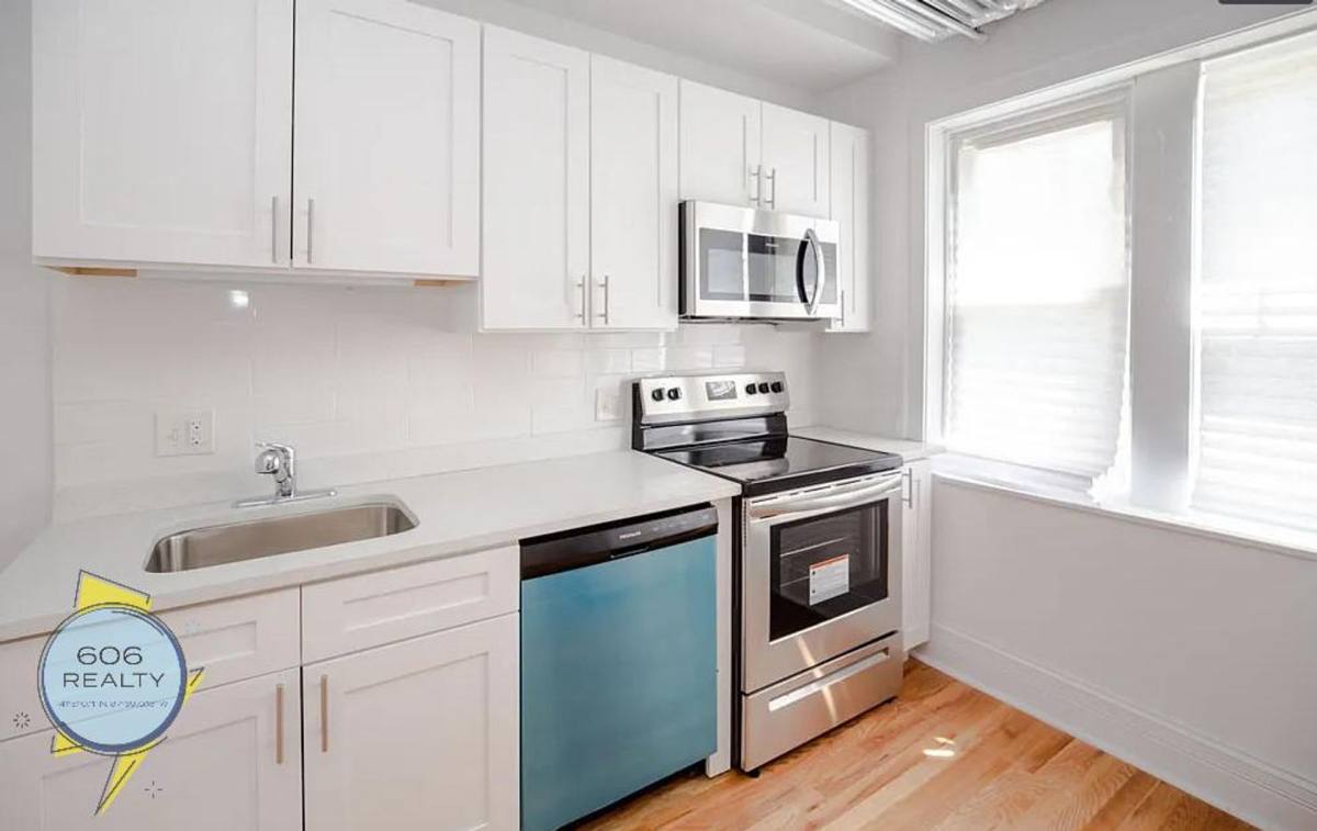 Apartment for rent at 1941 S Kenilworth - 6839-6843 W, Berwyn, IL 60402