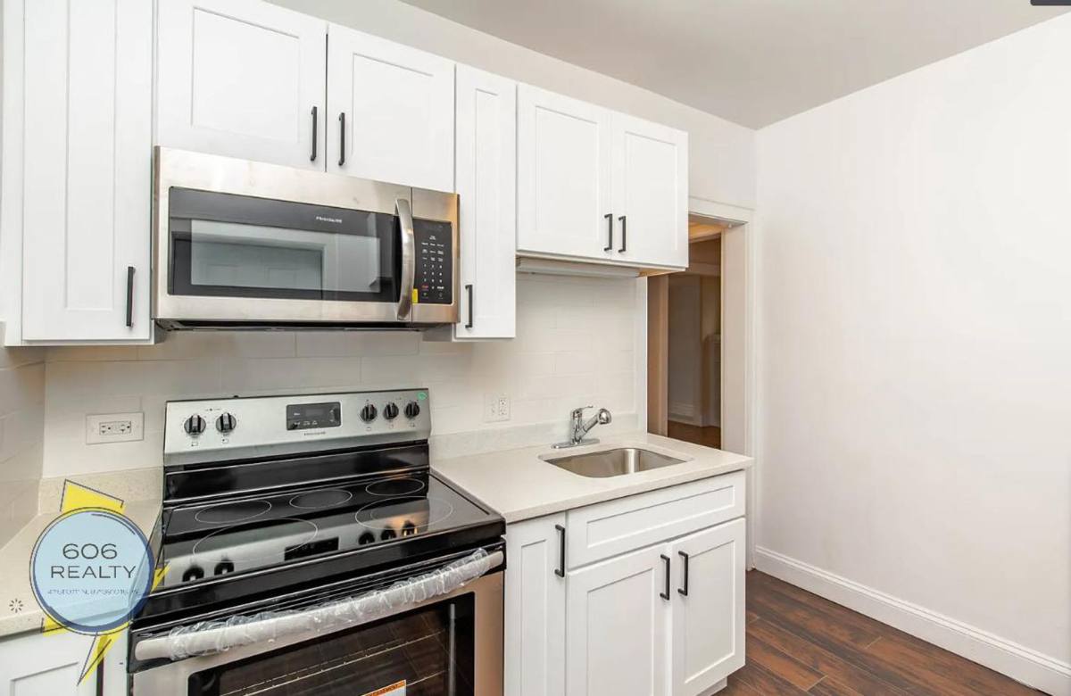 Apartment for rent at 1941 S Kenilworth - 6839-6843 W, Berwyn, IL 60402