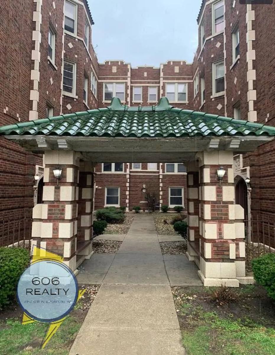 Apartment for rent at 2105-11 Grove Ave, Berwyn, IL 60402