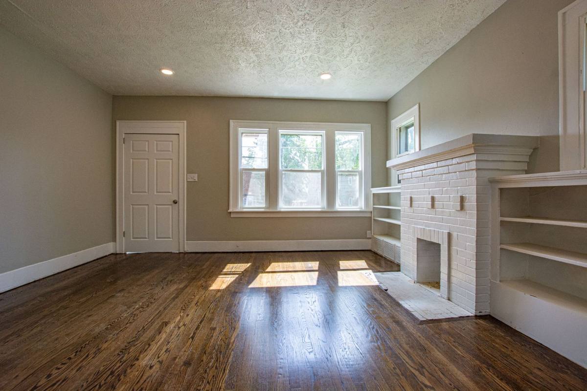Apartment for rent at 110 N 38th St, Omaha, NE 68131