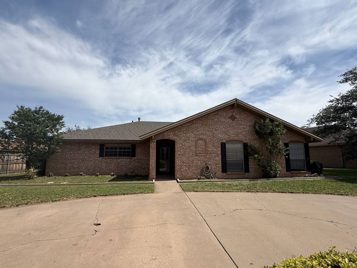 House for rent at 3106 Sierra Dr, San Angelo, TX 76904