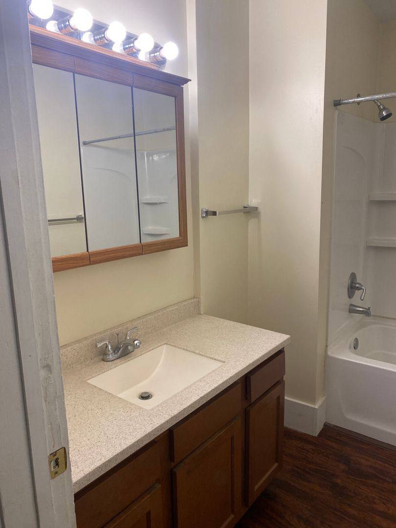 House for rent at 174 Market St, Cortland, OH 44410