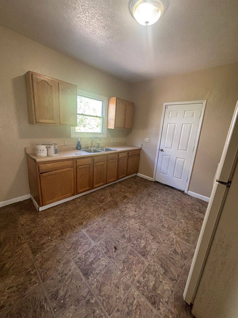 House for rent at 669 E 127th St, Cleveland, OH 44108