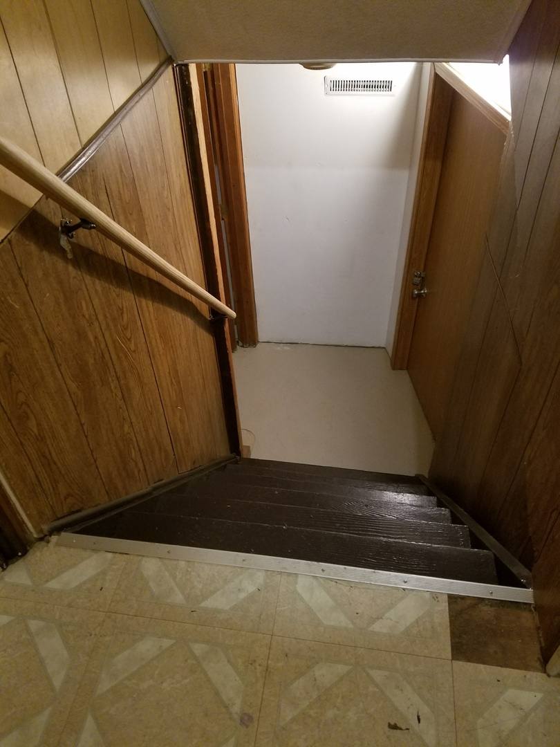 Apartment for rent at 1002 W Oakland Ave, Austin, MN 55912