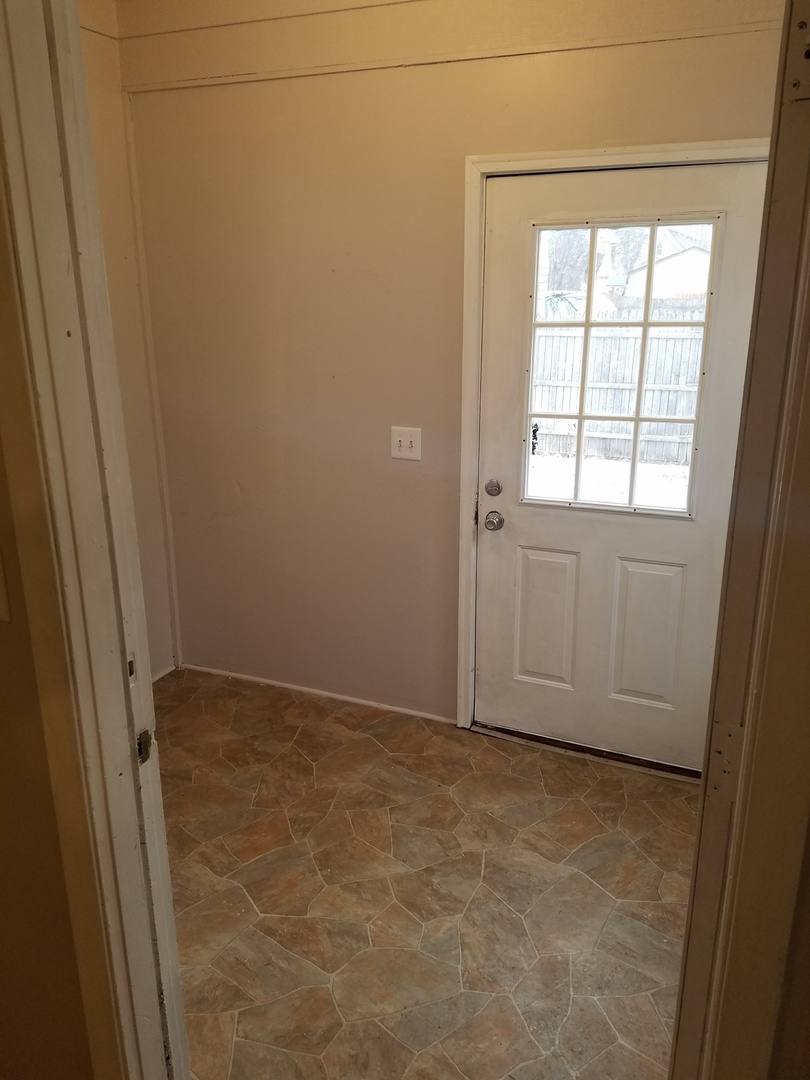 Apartment for rent at 1002 W Oakland Ave, Austin, MN 55912
