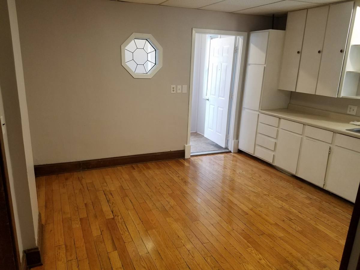 Apartment for rent at 1002 W Oakland Ave, Austin, MN 55912
