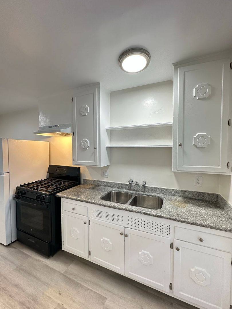 Apartment for rent at 4680- 4682 Orange Ave, Long Beach, CA 90807