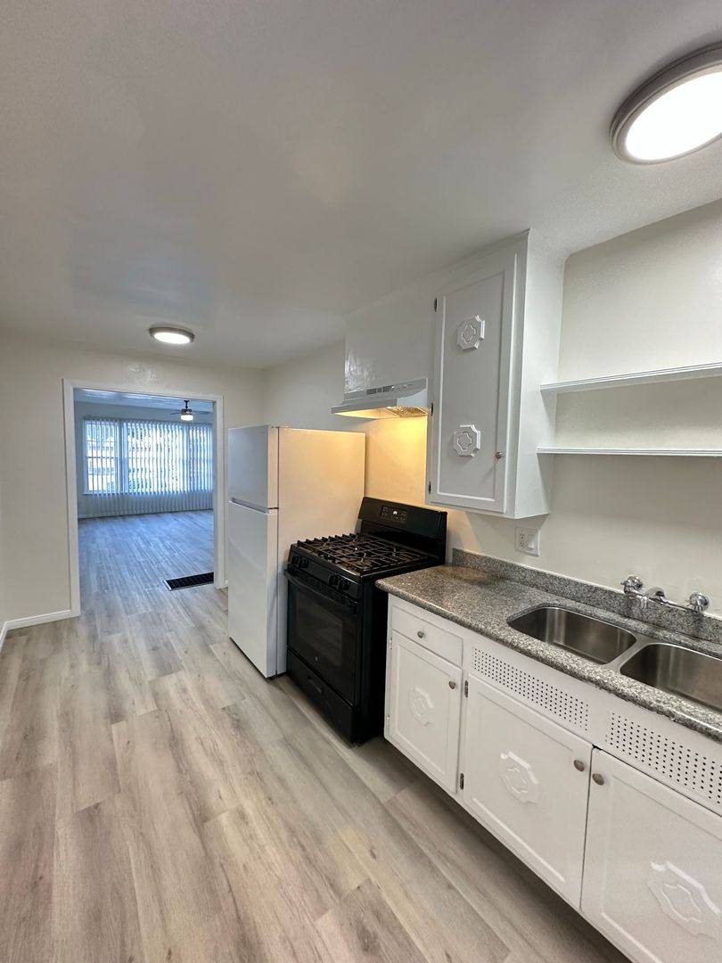 Apartment for rent at 4680- 4682 Orange Ave, Long Beach, CA 90807