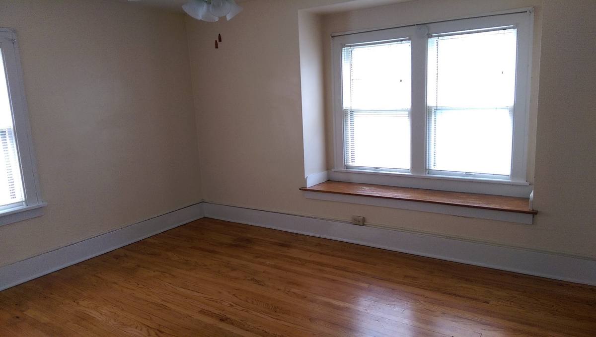 Apartment for rent at 4804 1 2 Davenport, Omaha, NE 68132