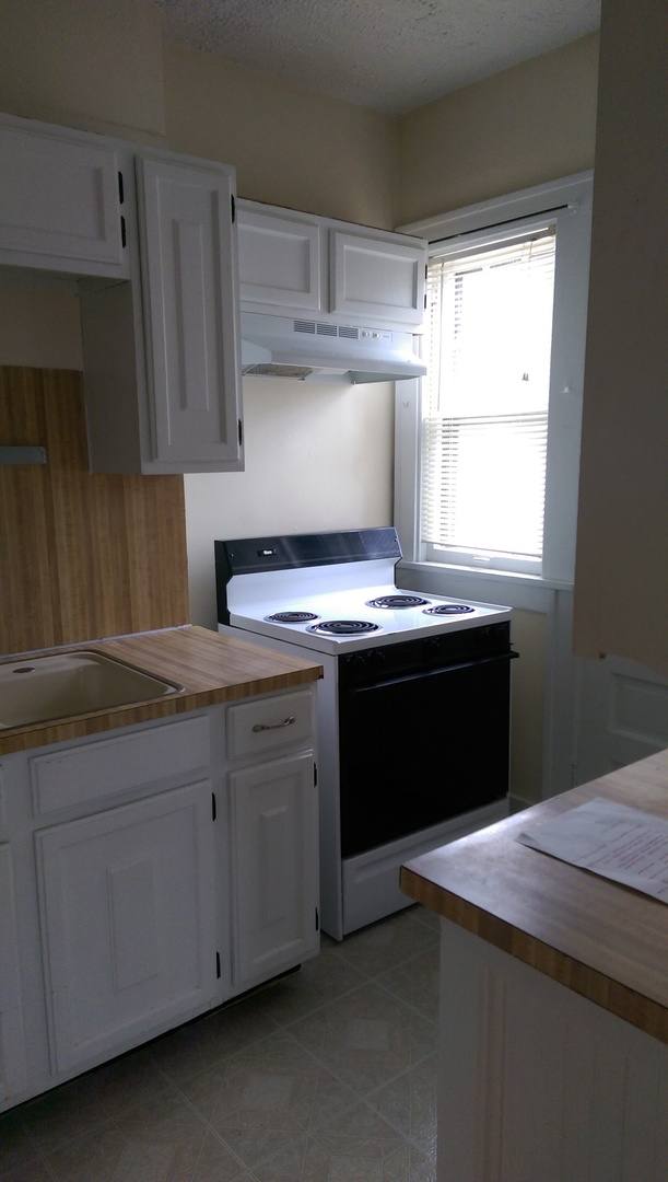 Apartment for rent at 4804 1 2 Davenport, Omaha, NE 68132