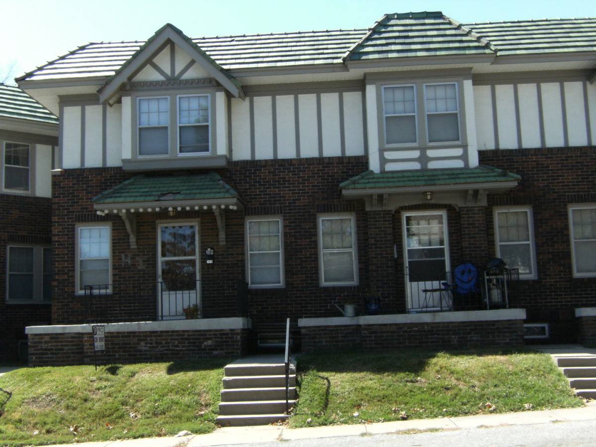 Apartment for rent at 4804 1 2 Davenport, Omaha, NE 68132