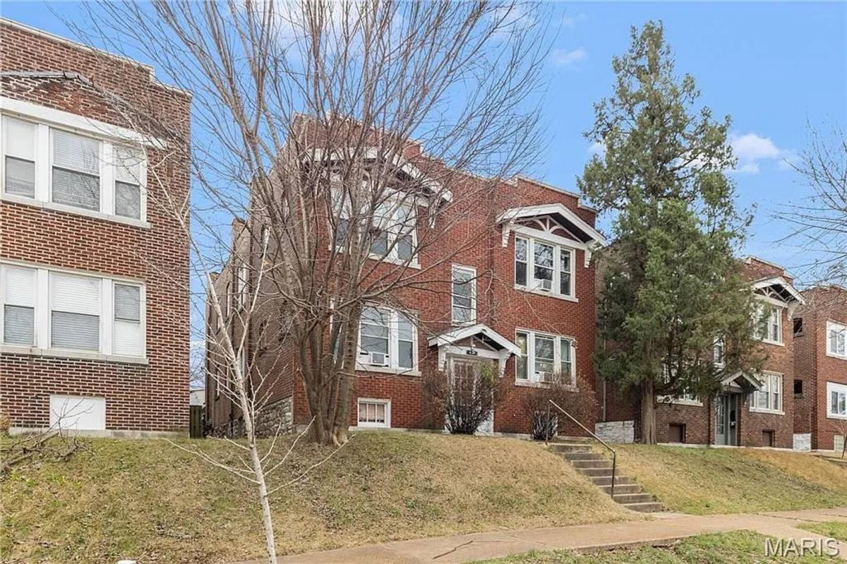 Apartment for rent at 4234 Dewey Ave, Saint Louis, MO 63116