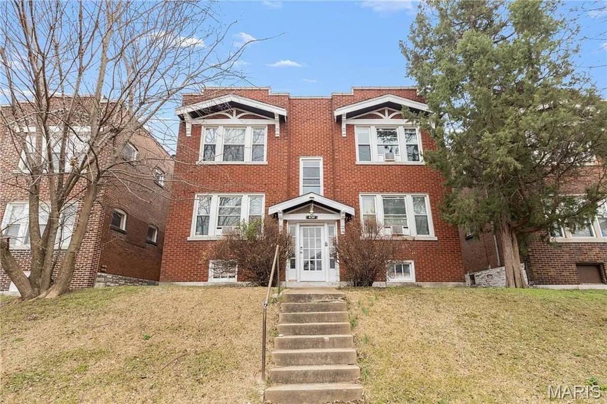 Apartment for rent at 4234 Dewey Ave, Saint Louis, MO 63116