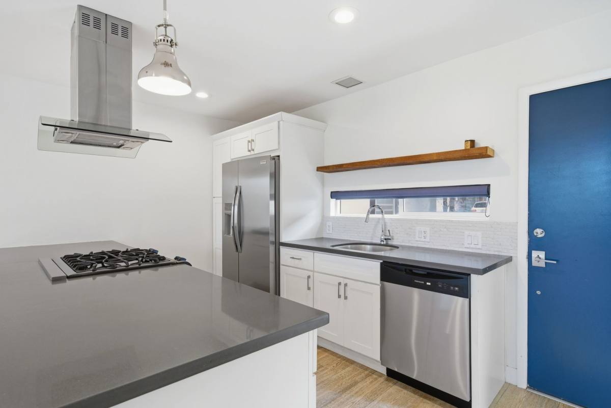 Apartment for rent at 4200 Shorecrest, Corona Del Mar, CA 92625