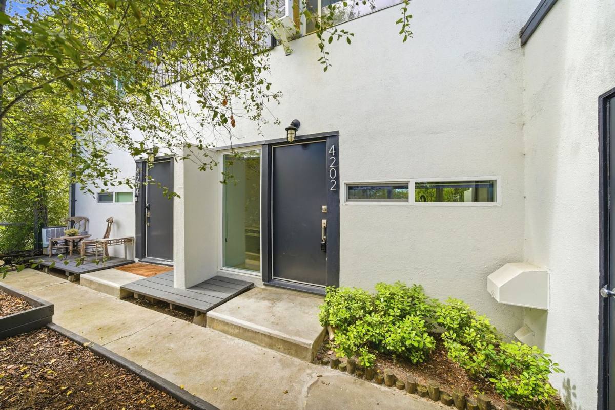 Apartment for rent at 4200 Shorecrest, Corona Del Mar, CA 92625