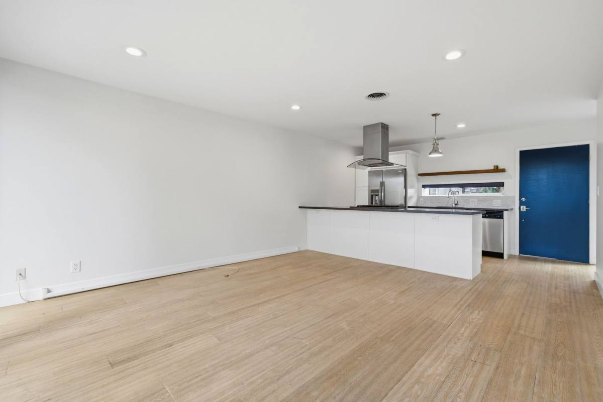 Apartment for rent at 4200 Shorecrest, Corona Del Mar, CA 92625