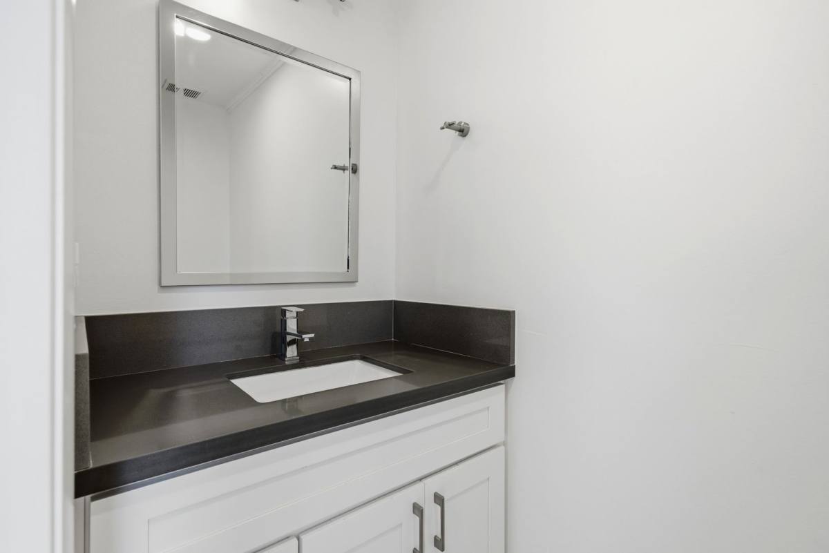 Apartment for rent at 4200 Shorecrest, Corona Del Mar, CA 92625