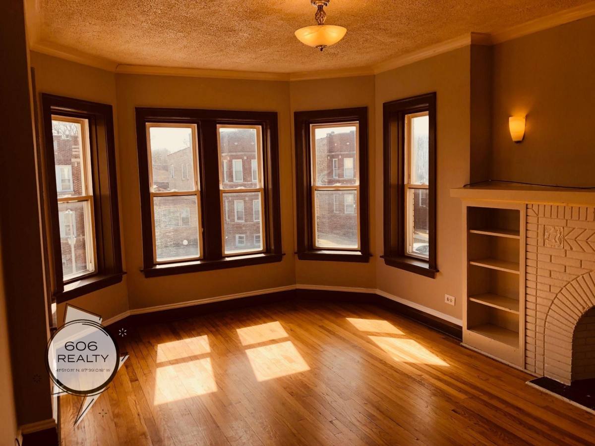 Apartment for rent at 5214 W Crystal St, Chicago, IL 60651