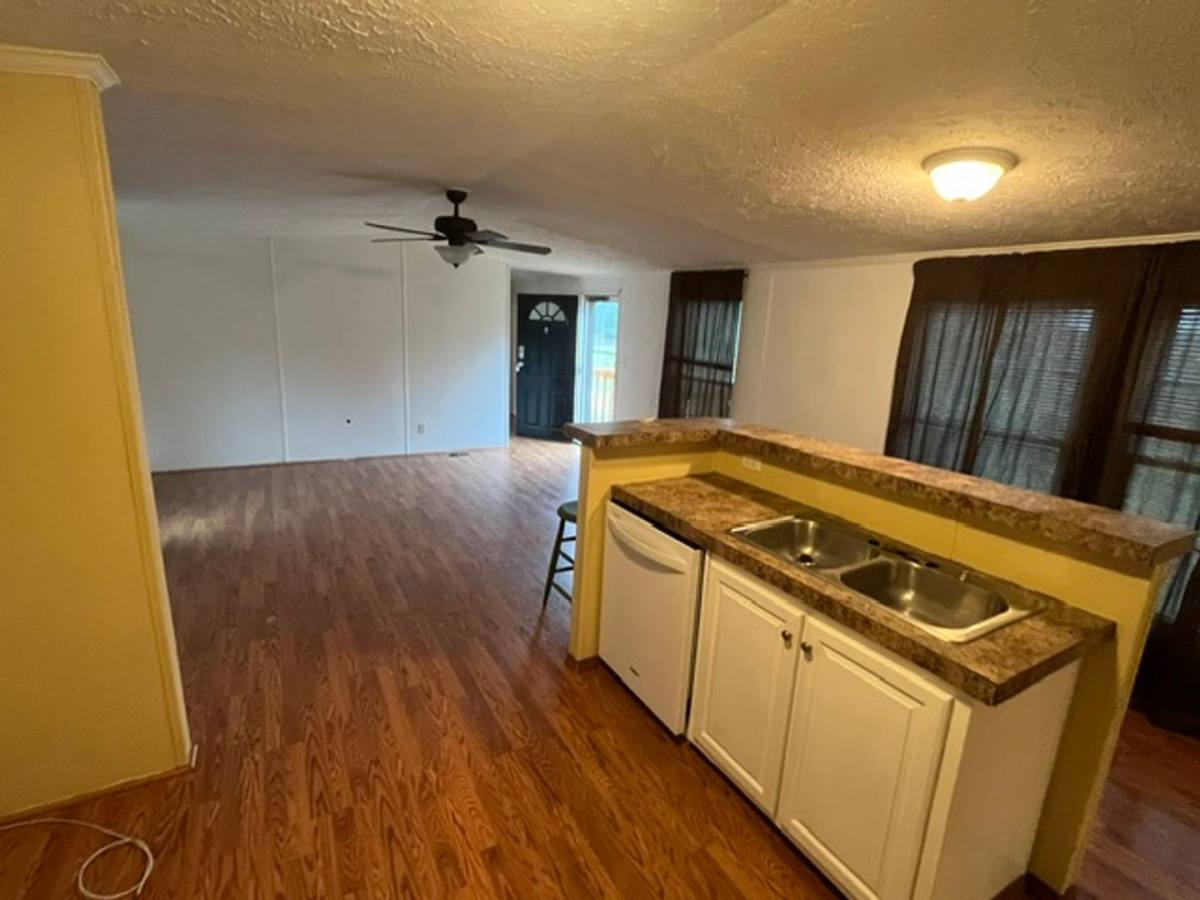 House for rent at 882 Nobles Mill Rd, Deep Run, NC 28525