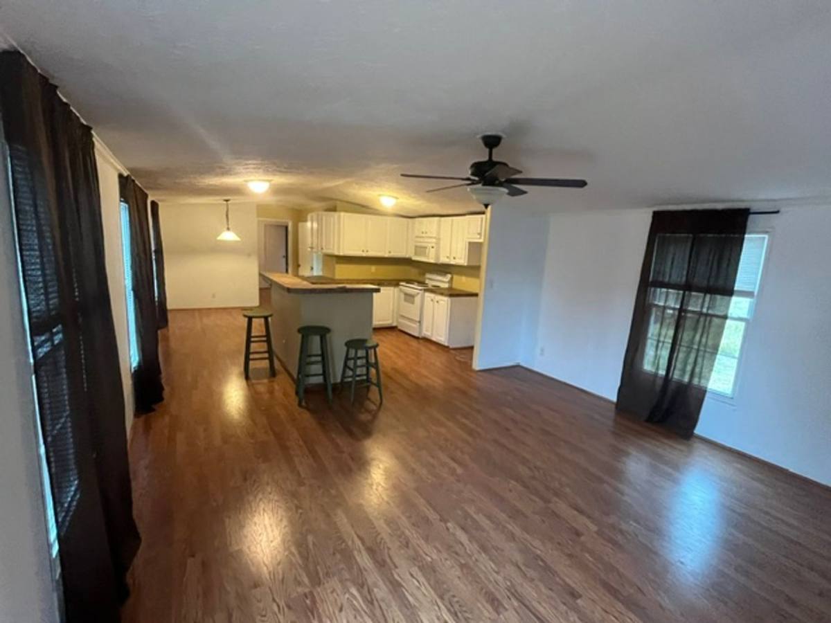 House for rent at 882 Nobles Mill Rd, Deep Run, NC 28525