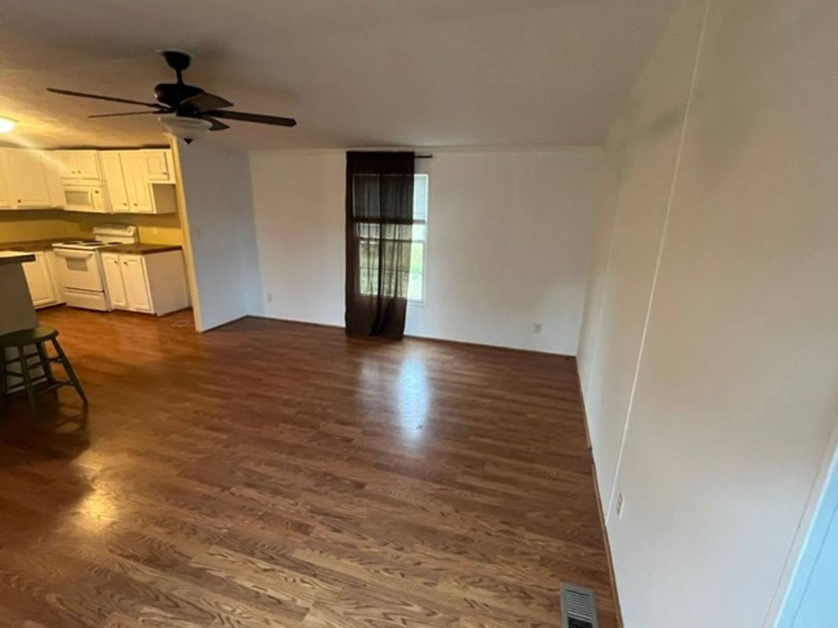House for rent at 882 Nobles Mill Rd, Deep Run, NC 28525
