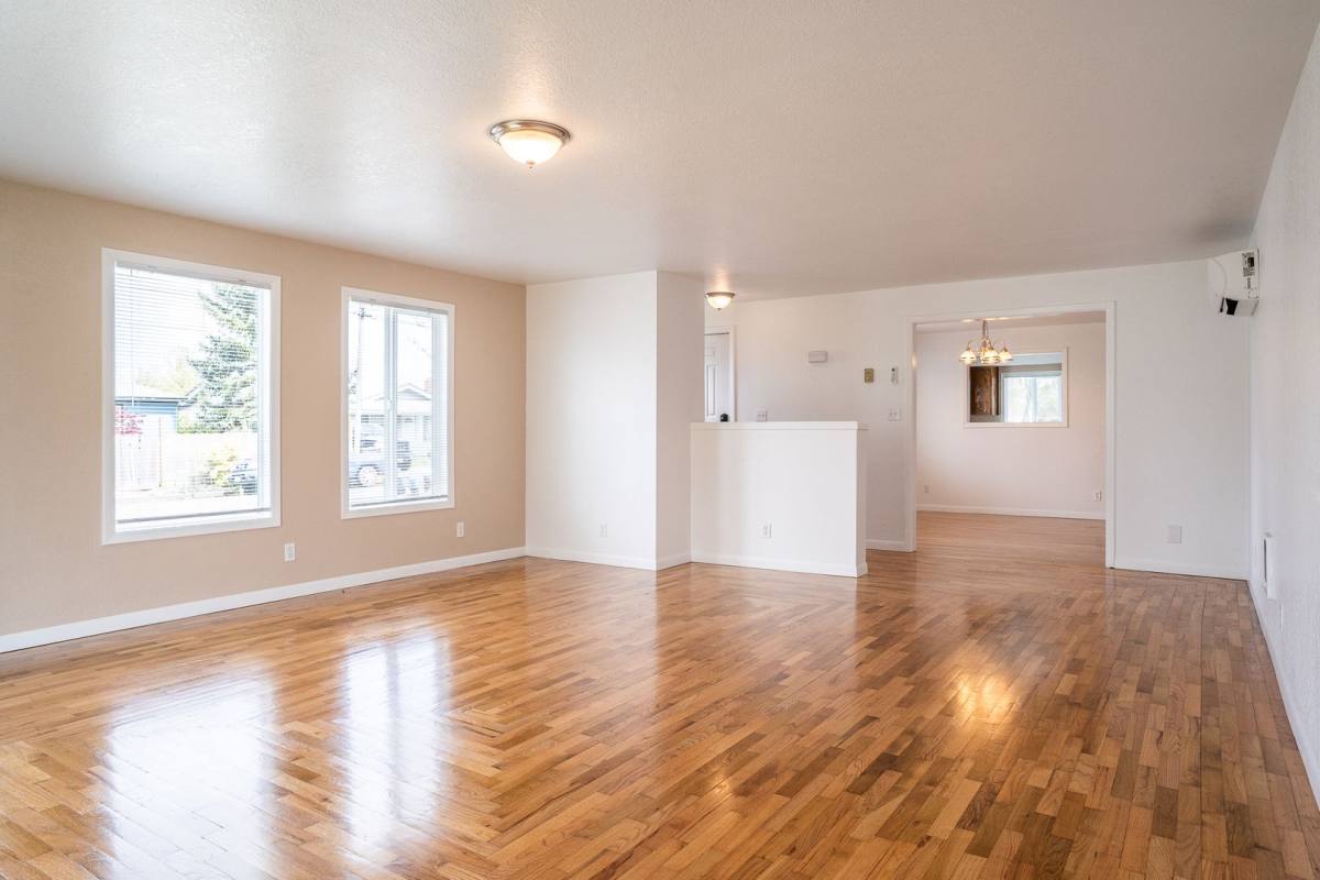 Apartment for rent at 230 15th St SE, Albany, OR 97322