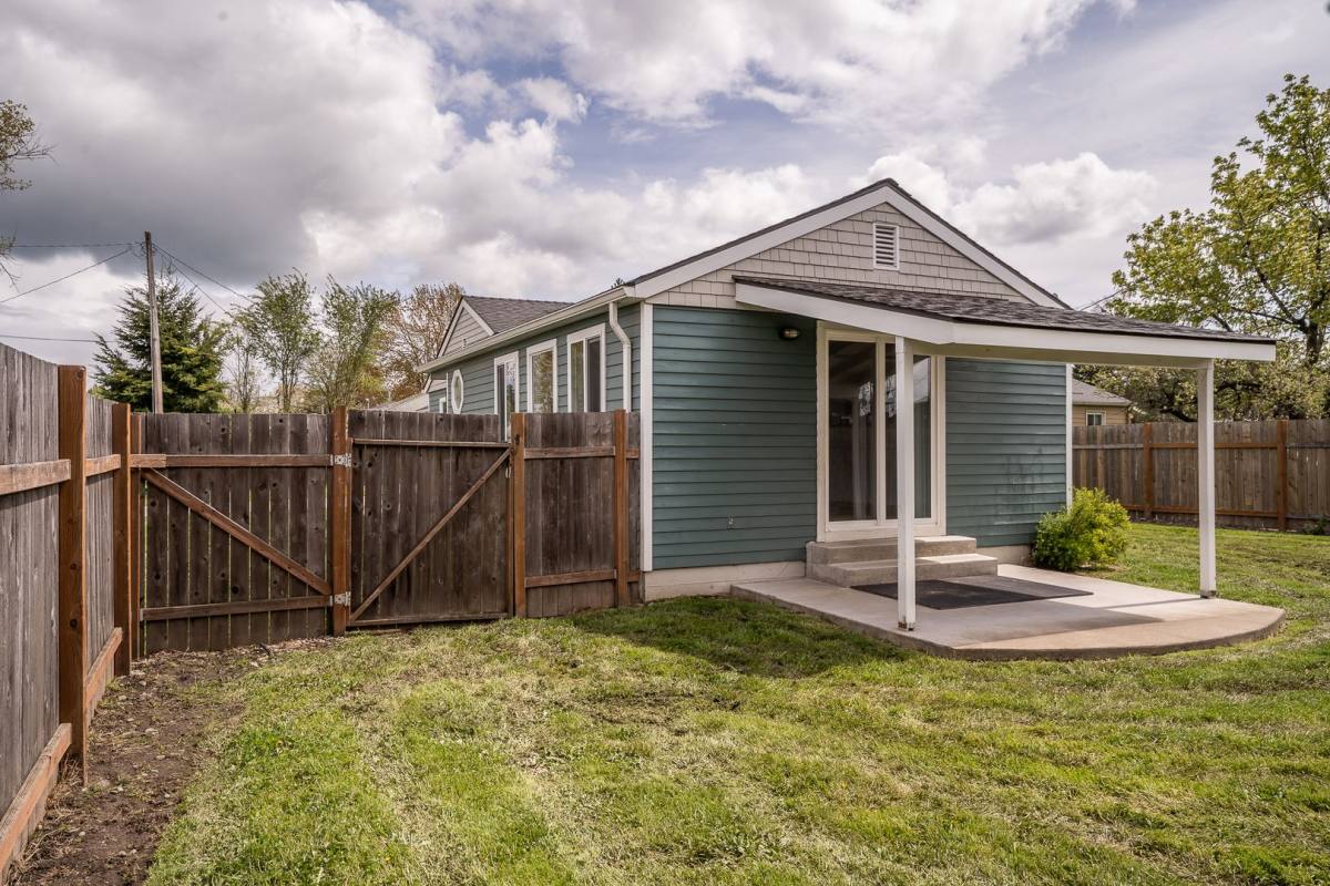 Apartment for rent at 230 15th St SE, Albany, OR 97322