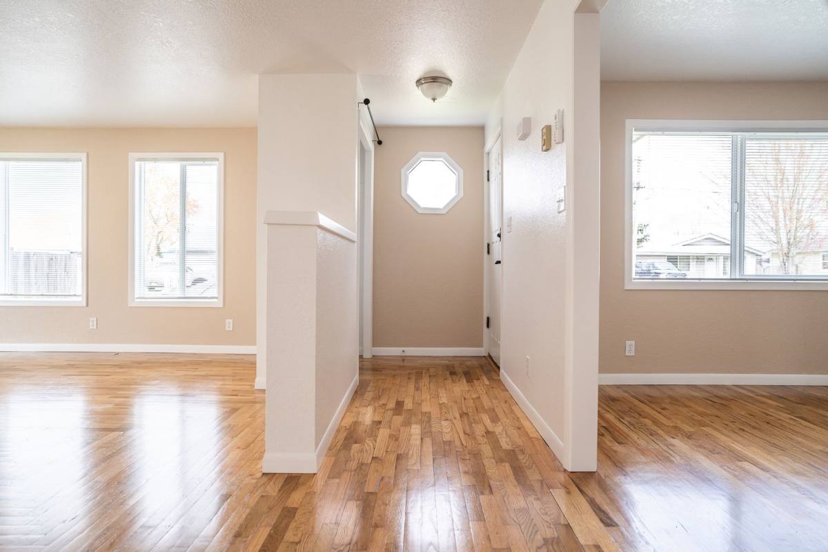 Apartment for rent at 230 15th St SE, Albany, OR 97322