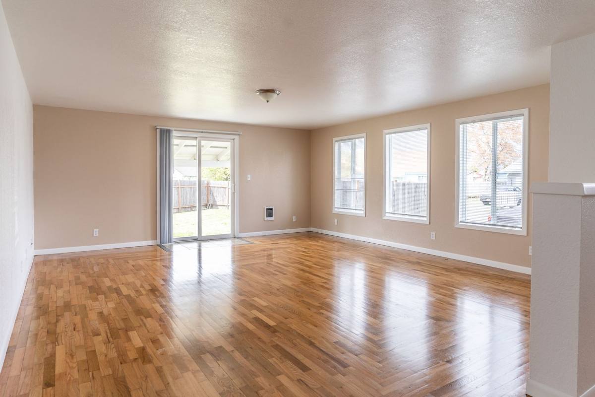 Apartment for rent at 230 15th St SE, Albany, OR 97322
