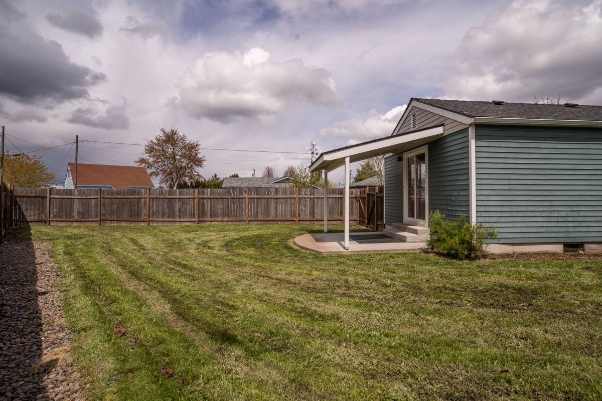 Apartment for rent at 230 15th St SE, Albany, OR 97322