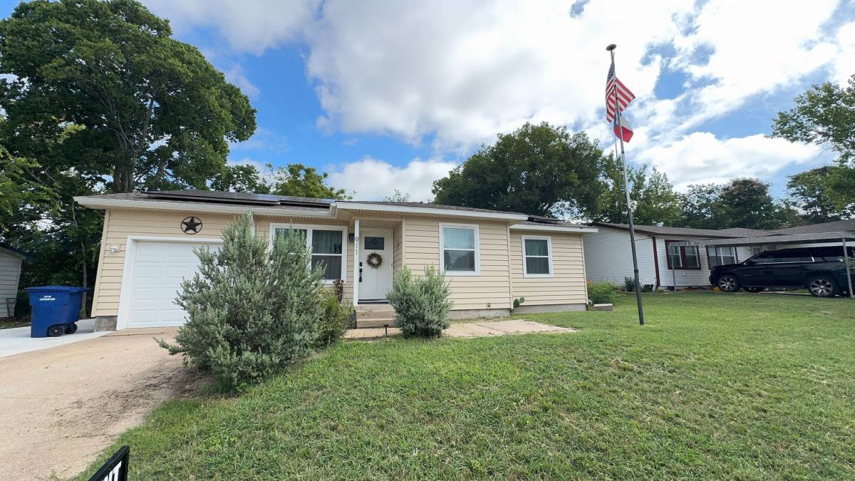 House for rent at 911 Leonhard St, Copperas Cove, TX 76522