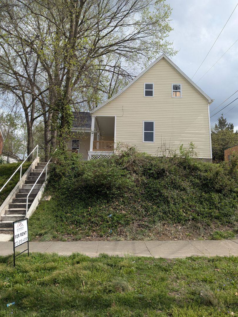 House for rent at 807 Broadway, Jefferson City, MO 65101