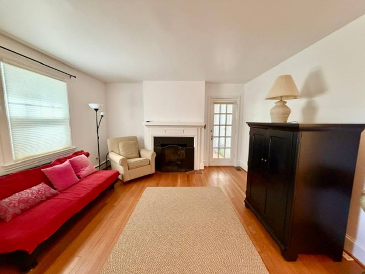 House for rent at 811 Forest Glen Rd, Silver Spring, MD 20901