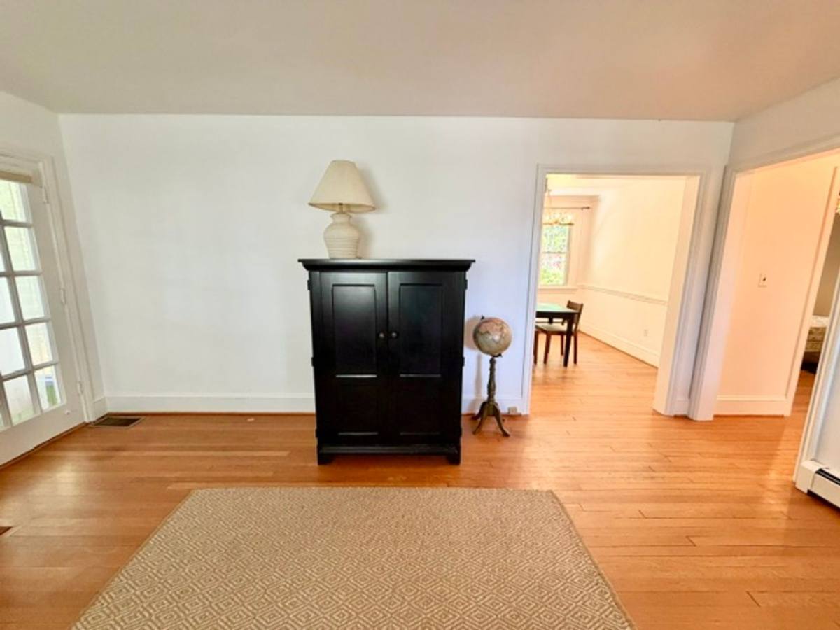 House for rent at 811 Forest Glen Rd, Silver Spring, MD 20901