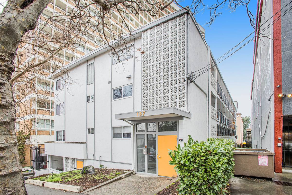 Apartment for rent at 137 Montecito Ave, Oakland, CA 94610