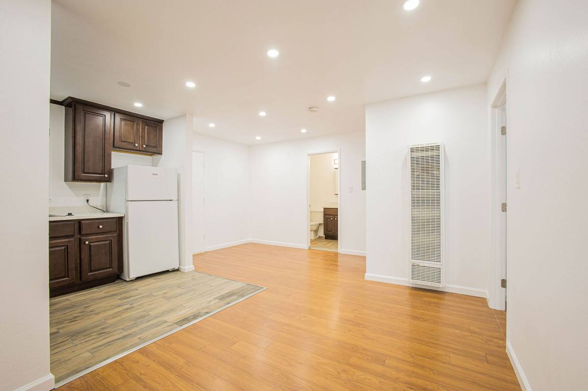 Apartment for rent at 137 Montecito Ave, Oakland, CA 94610