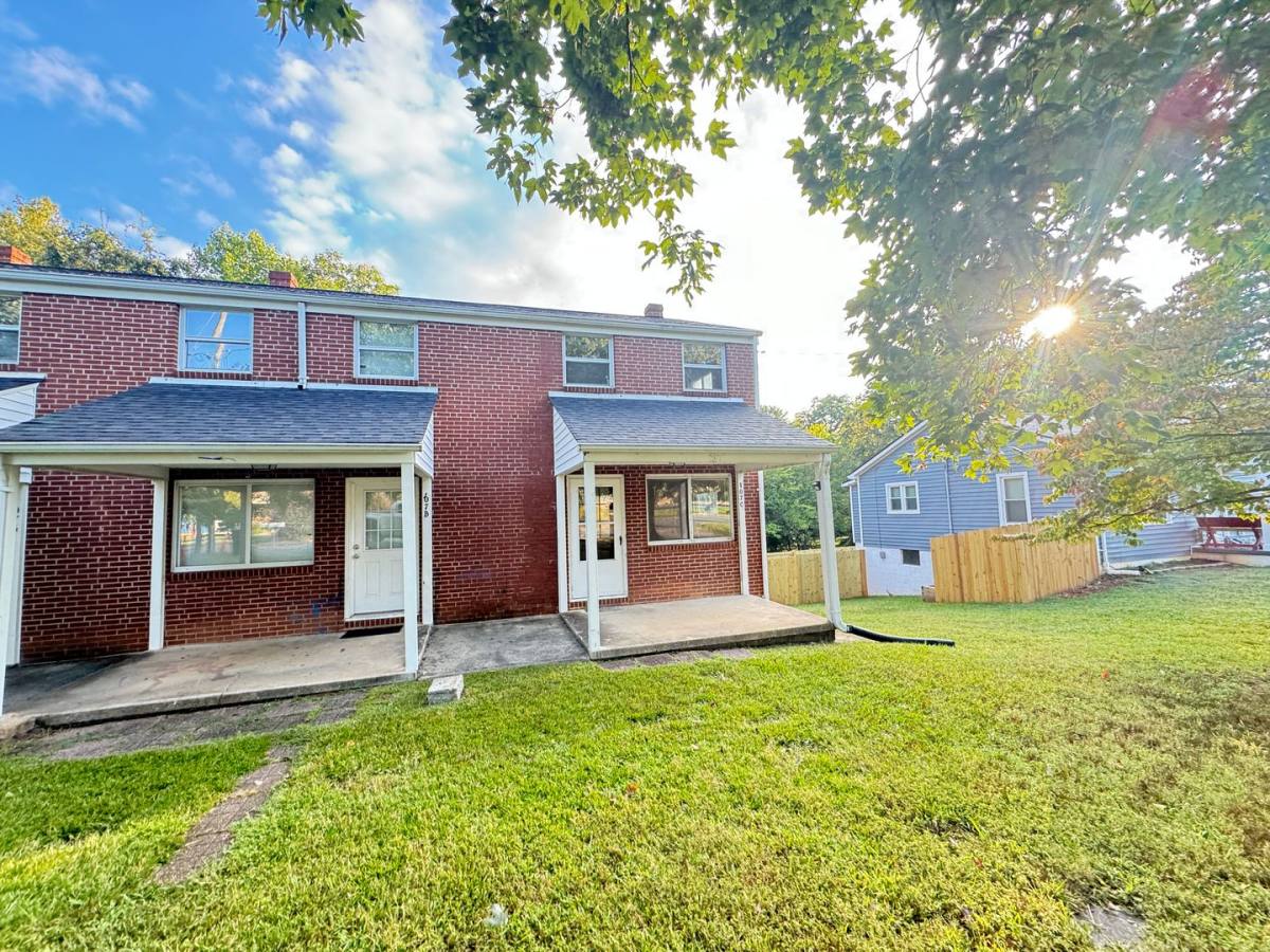 Townhouse for rent at 107-C S Walnut Gq St, Salisbury, NC 28146