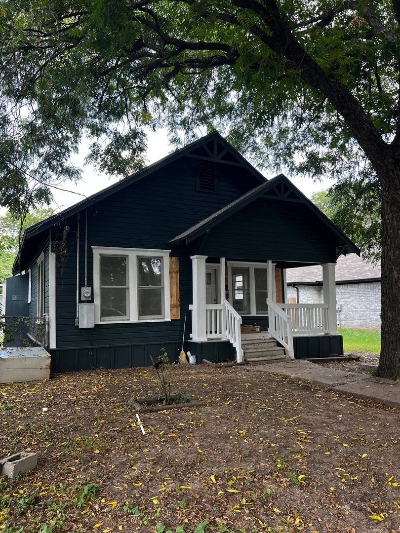 House for rent at 909 N 10th St, Waco, TX 76707