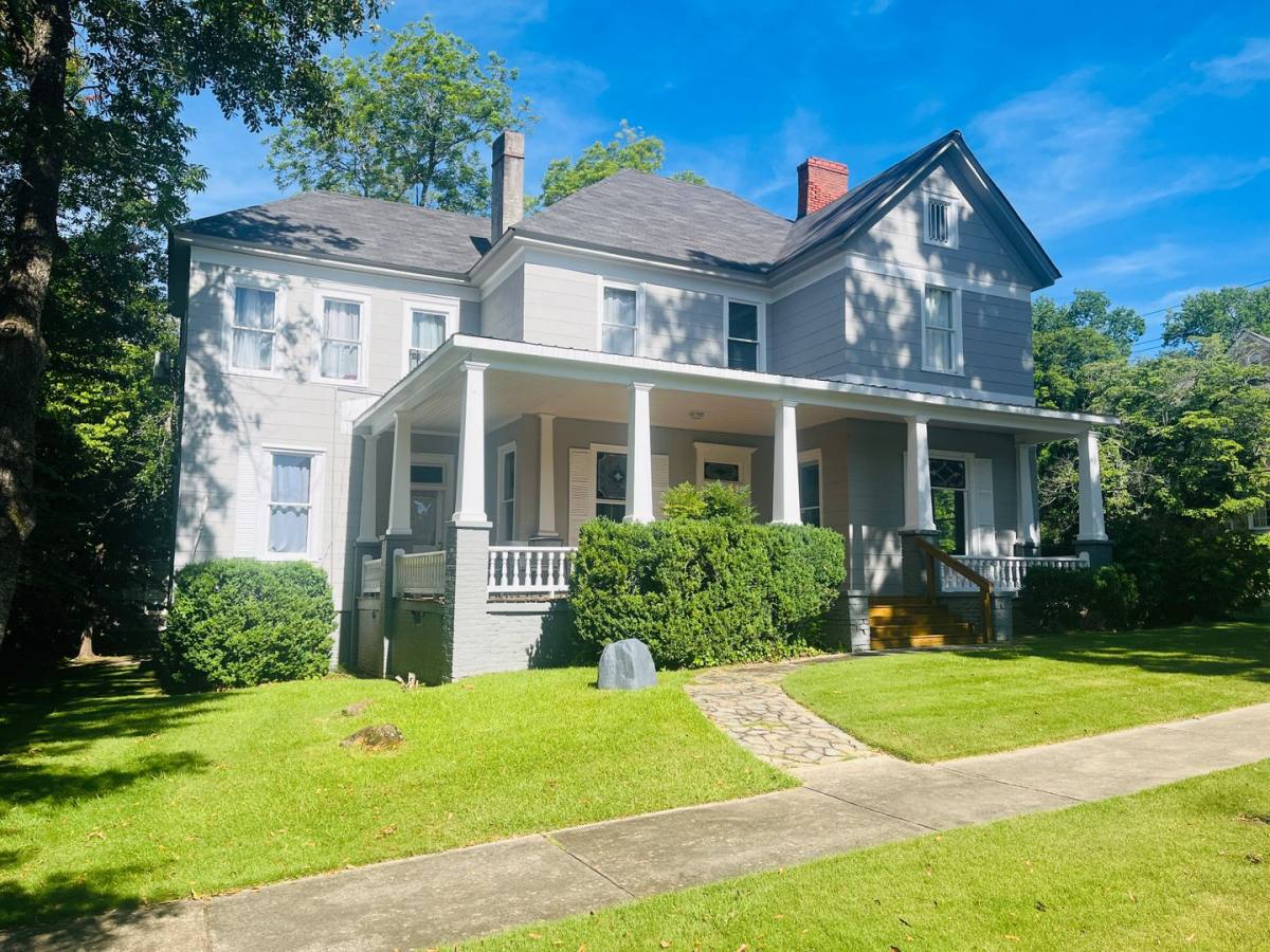 Apartment for rent at 109 Ben Hill St, Lagrange, GA 30240