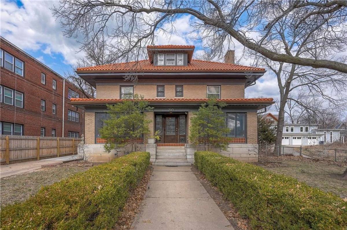 House for rent at 712 E Armour Blvd, Kansas City, MO 64109