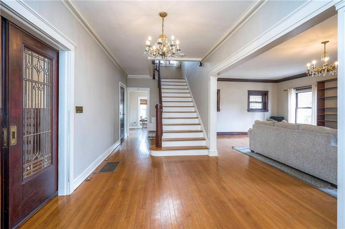House for rent at 712 E Armour Blvd, Kansas City, MO 64109