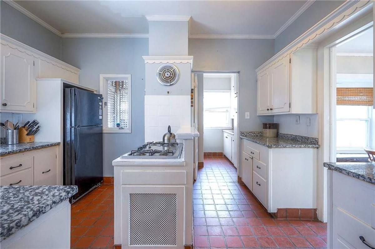 House for rent at 712 E Armour Blvd, Kansas City, MO 64109